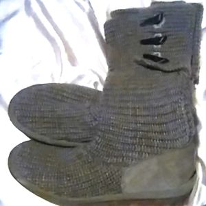 Bearpaw size 10